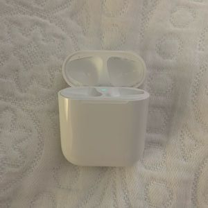 Apple AirPod charging case